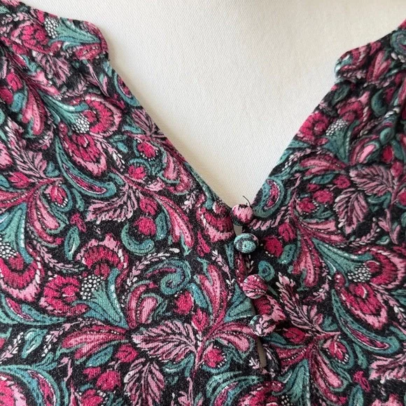Croft and Barrow Floral V-Neck Top size large - Picture 4 of 5